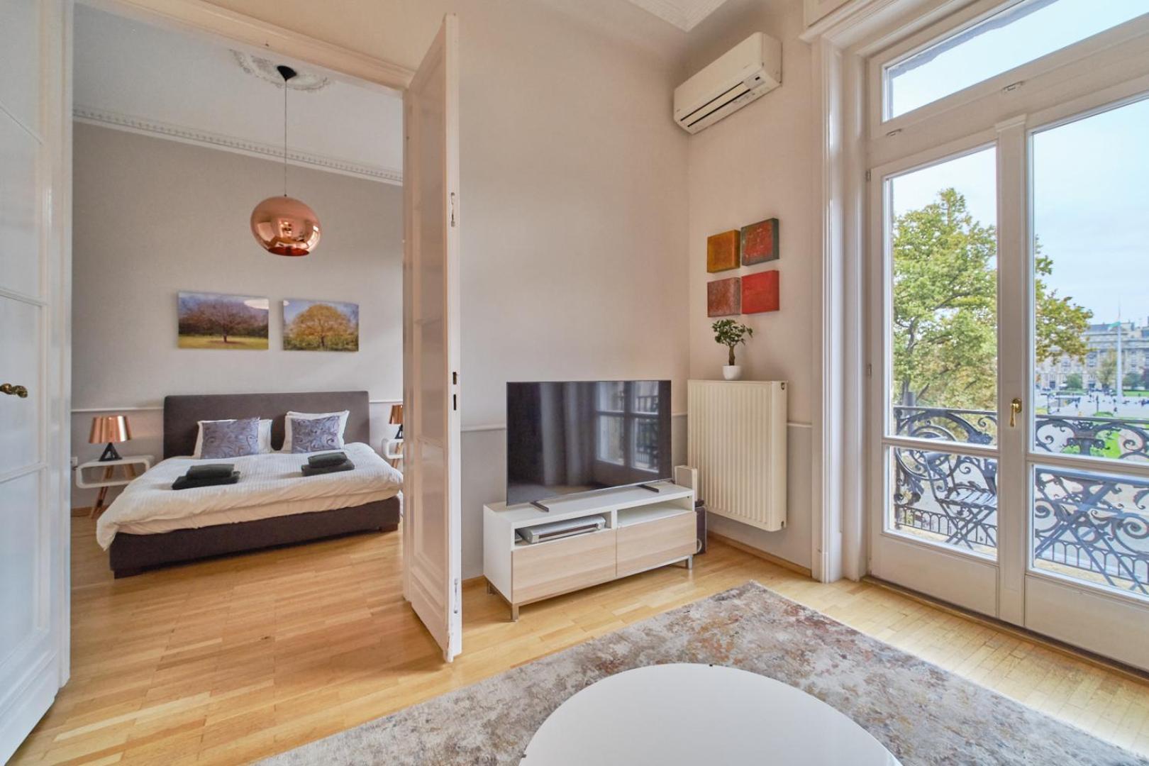 Apartment Charming With Parliament Views Budapest