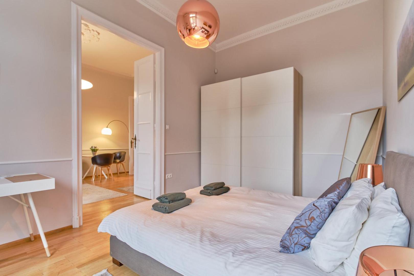 Charming With Parliament Views Apartment