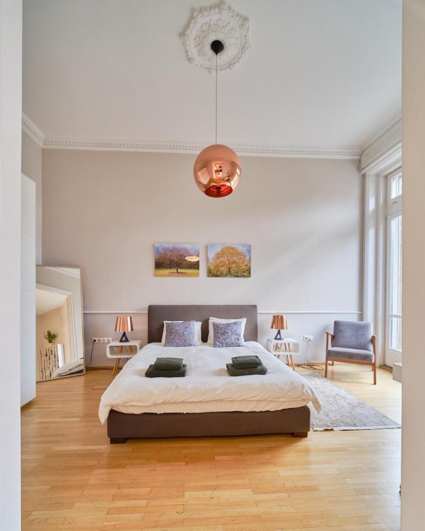 Apartment Charming With Parliament Views