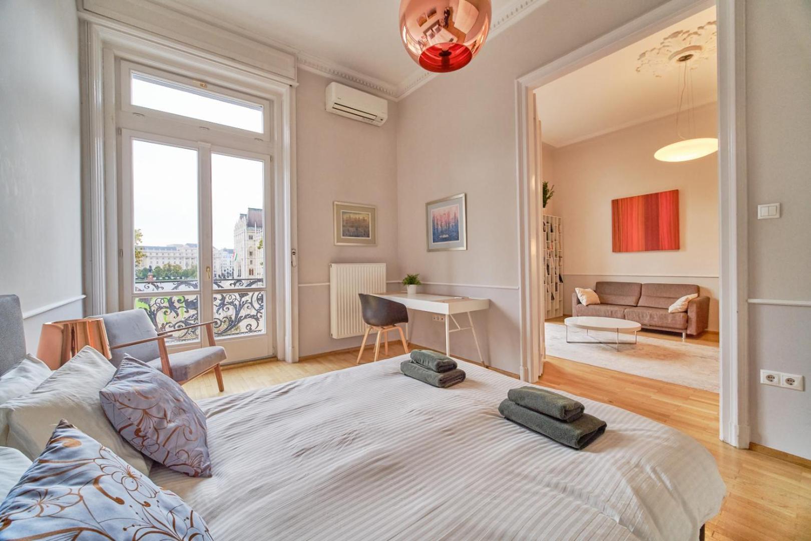 Charming With Parliament Views Apartment Budapest