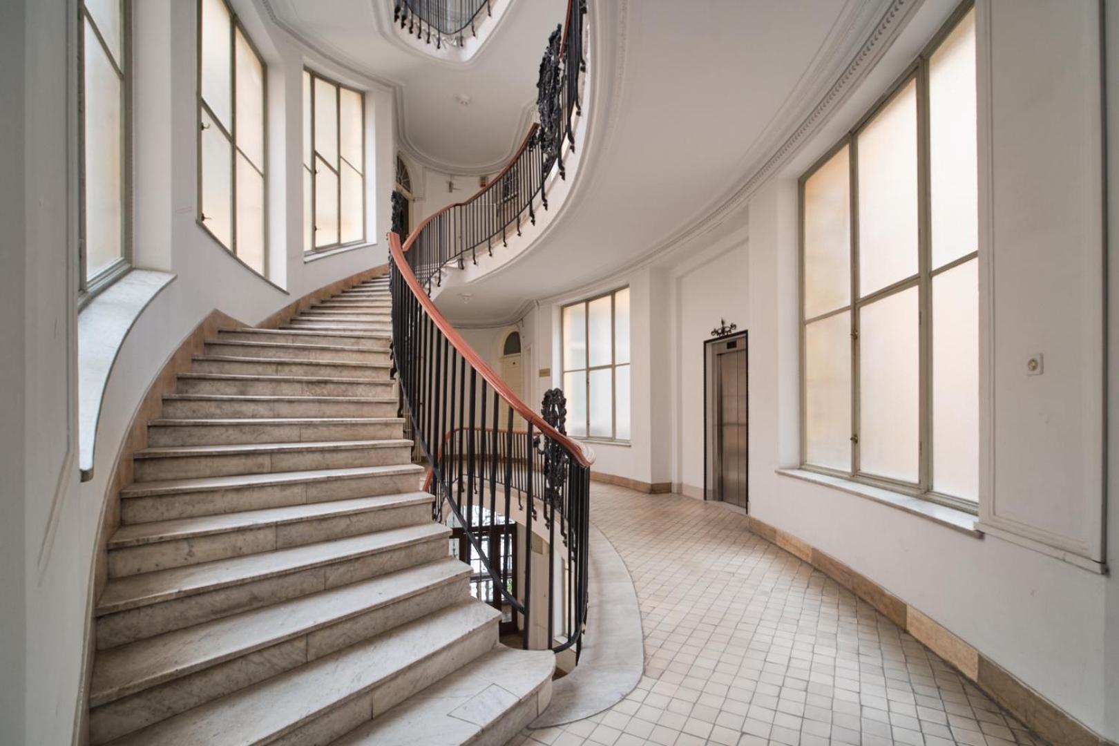 Apartment Charming With Parliament Views *